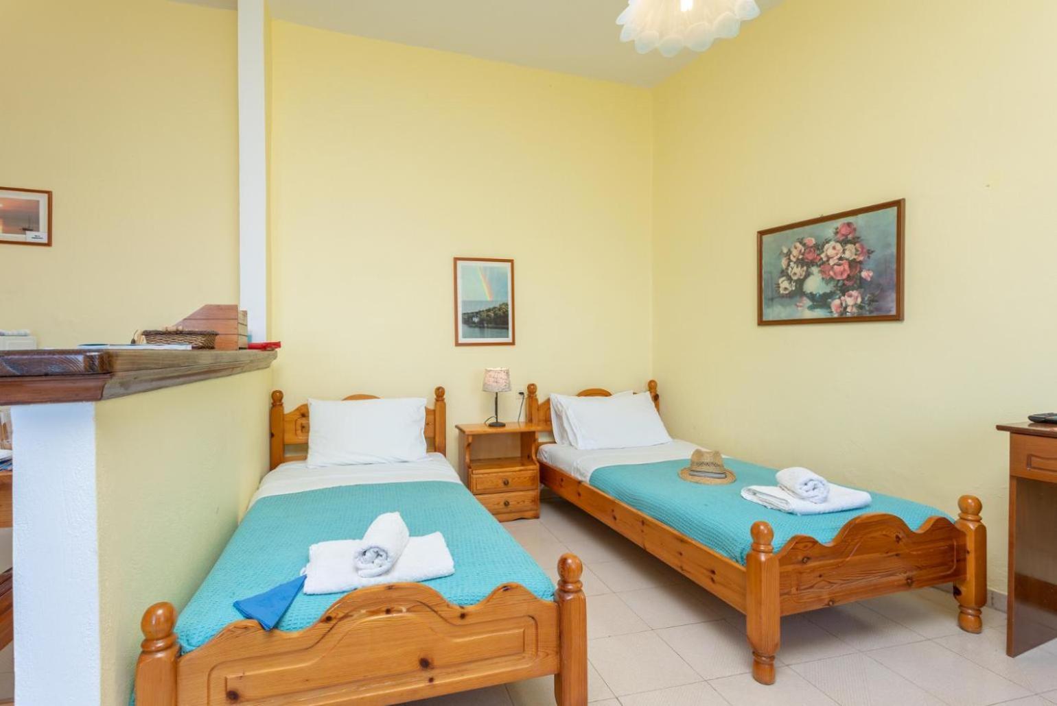Dolphin Studio Apartment Tranakatika Exterior photo