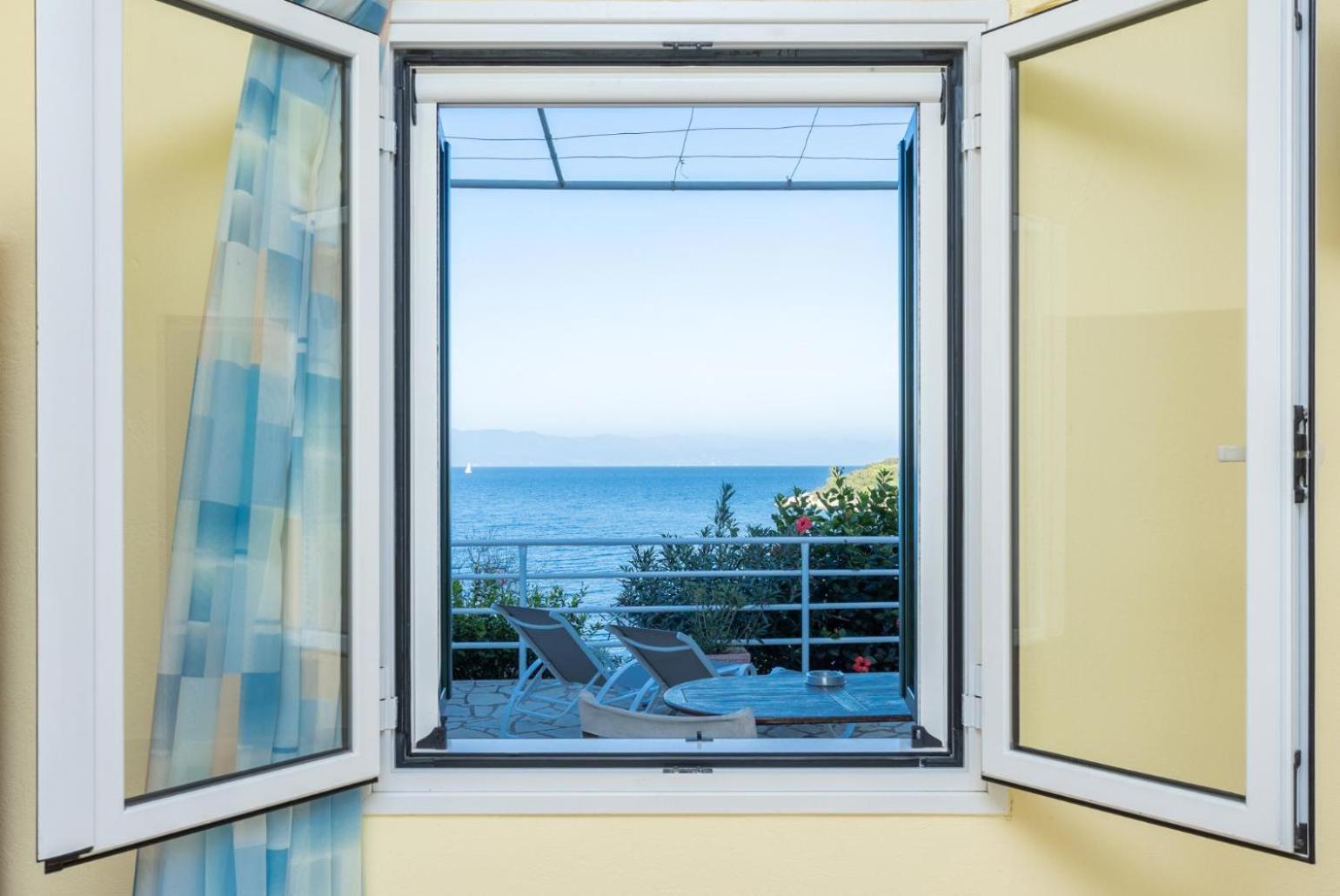 Dolphin Studio Apartment Tranakatika Exterior photo