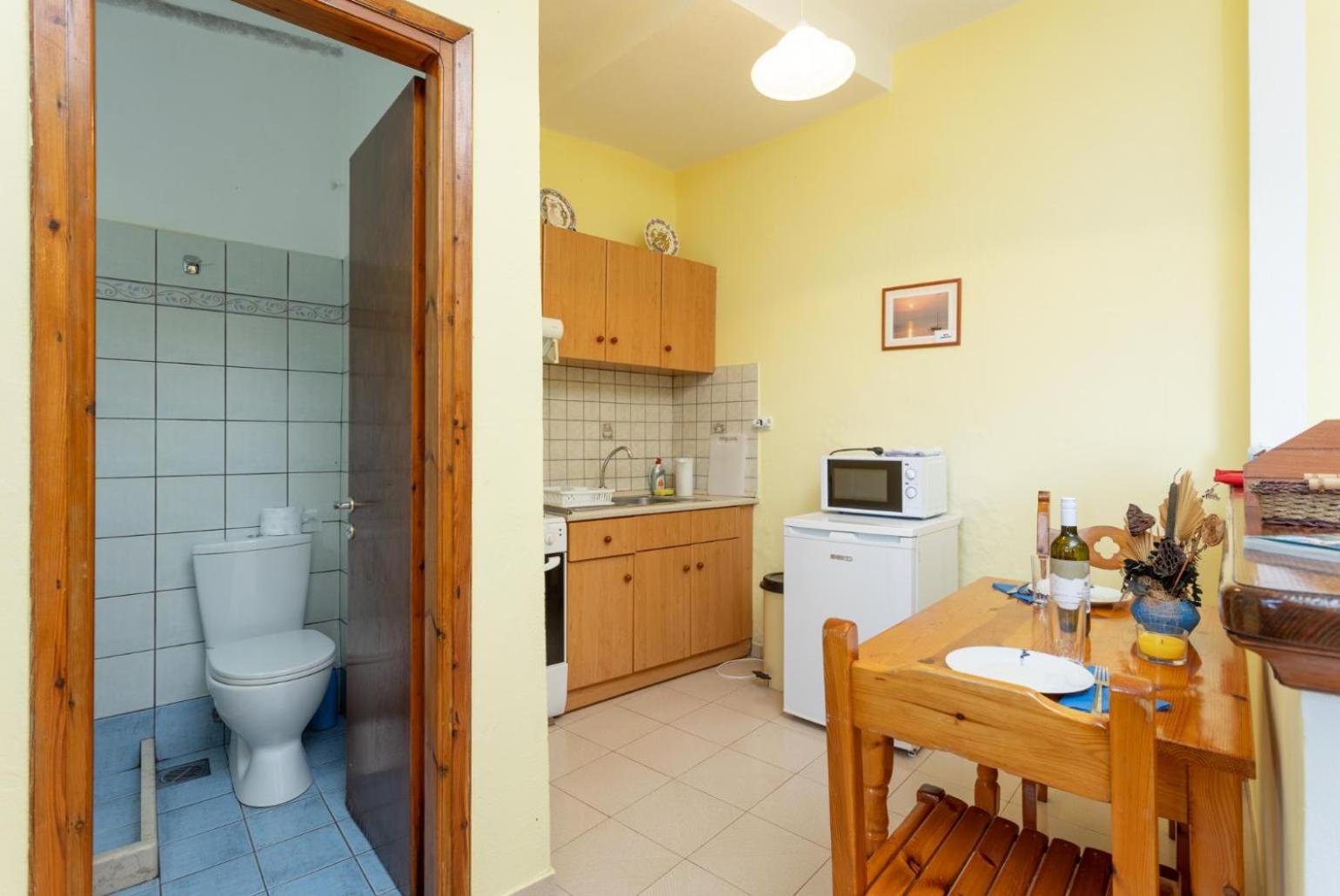 Dolphin Studio Apartment Tranakatika Exterior photo